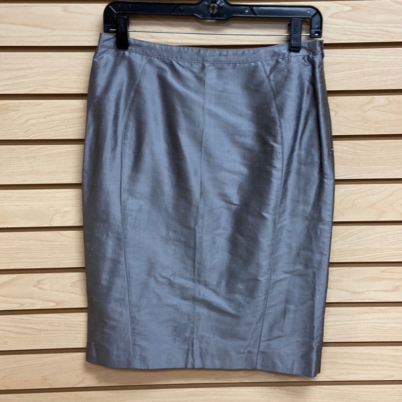 Giorgio Armani Collezioni Women Fashionable Rich Looking Skirt Size 2